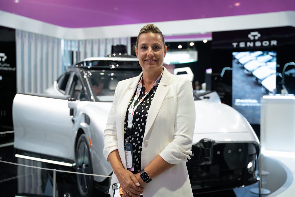 الإمارات (دبي/أبوظبي),السعودية (الرياض/الشرقية/جدة),قطر,البحرين,عُمان,الكويت,تنقّل ذكي في دبي,مفاتيح خصوصية,، (تعطيل ميكروفون/غطاء كاميرا),إدراك متعدد الوسائط (كاميرا/ليدار/رادار),الاستقلالية الشخصية في الخليج,تأمين السيارات الروبوتية,سيارة ذاتية القيادة الإمارات,جاهزية الصحراء,Fail-Operational,تحديثات OTA,هوغو فوزّاتي,ملكية شخصية,إيمي لوكا,سيارة روبوتية L4,خصوصية السيارة الذكية,دبي سيارة مستقلة