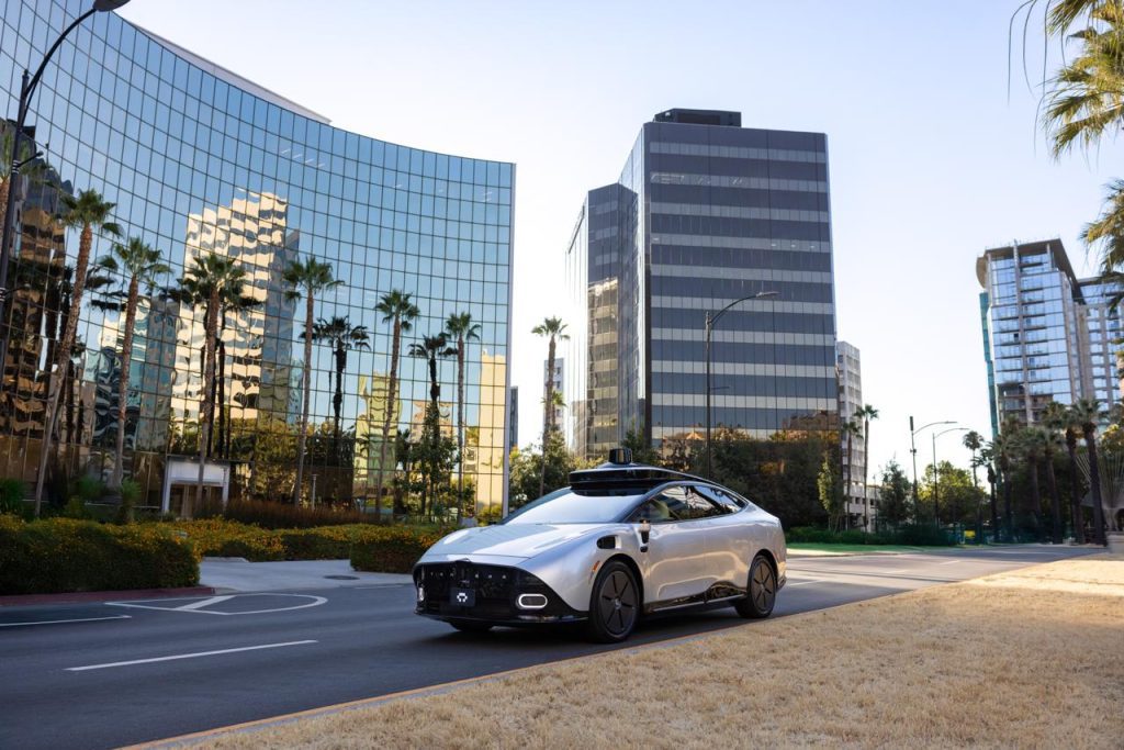 الإمارات (دبي/أبوظبي),السعودية (الرياض/الشرقية/جدة),قطر,البحرين,عُمان,الكويت,تنقّل ذكي في دبي,مفاتيح خصوصية,، (تعطيل ميكروفون/غطاء كاميرا),إدراك متعدد الوسائط (كاميرا/ليدار/رادار),الاستقلالية الشخصية في الخليج,تأمين السيارات الروبوتية,سيارة ذاتية القيادة الإمارات,جاهزية الصحراء,Fail-Operational,تحديثات OTA,هوغو فوزّاتي,ملكية شخصية,إيمي لوكا,سيارة روبوتية L4,خصوصية السيارة الذكية,دبي سيارة مستقلة