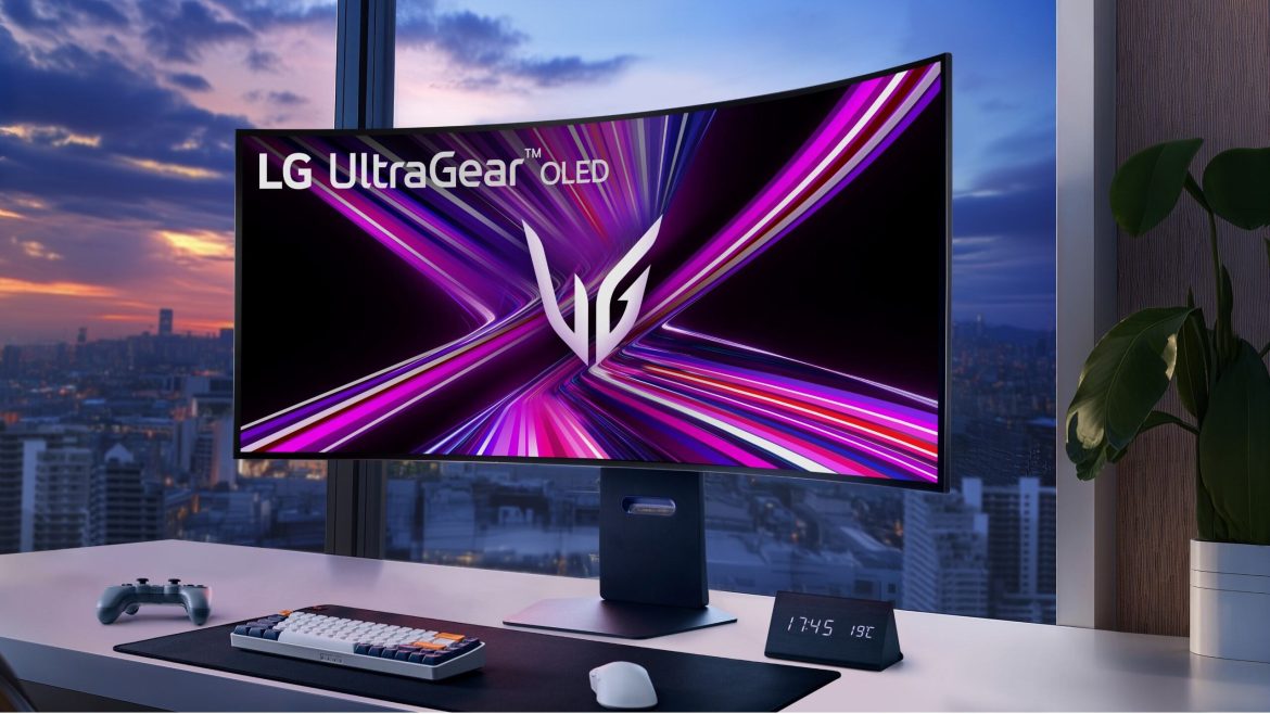 Image 1 – UltraGear GX9 45GX950A Innovative Features of the Bendable 5K2K Monitor
